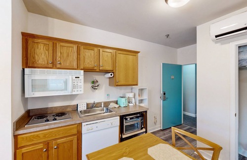 Huddleston Apartment | Peaceful resort studio with shared pool, hot tub, beach, game room & lake access