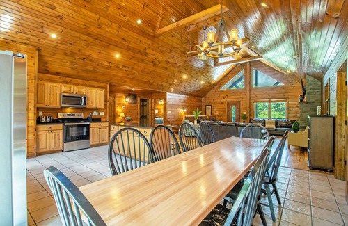 Stanley House | Peaceful Retreat: Hot Tub, Mountain Views, Fire Pit!