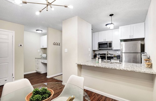 Dreamhill Estates Apartment | Peaceful retreat-like 2 bed/2.5 bath unit near Northwest SA/Med Center/Airport