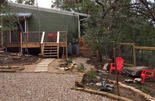 Aqua Monte Apartment | Peaceful retreat near Lake Austin and Lake Travis. Fifteen minutes to downtown.