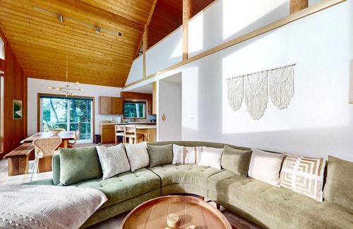 Westport House | Peaceful Retreat w/View, Steps to Beach and Dog Friendly