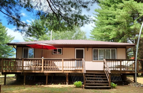 Gladwin Cottage | Peaceful~Riverfront~Cottage