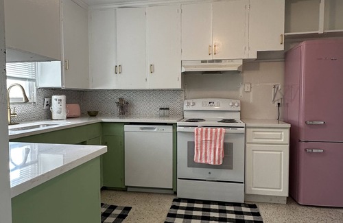 Whitfield House | 🌴 Peaceful Sarasota Home with Patio, 2BR, 2BA Near Lido Beach & Downtown