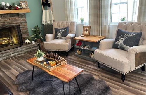 Tafton Villa | Peaceful Seasonal Wooded Cottage close to everything