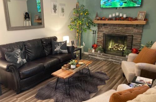 Tafton Villa | Peaceful Seasonal Wooded Cottage close to everything