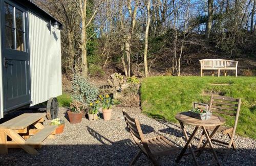 Linlithgow House | Peaceful Shepherd’s Hut in beautiful countryside.