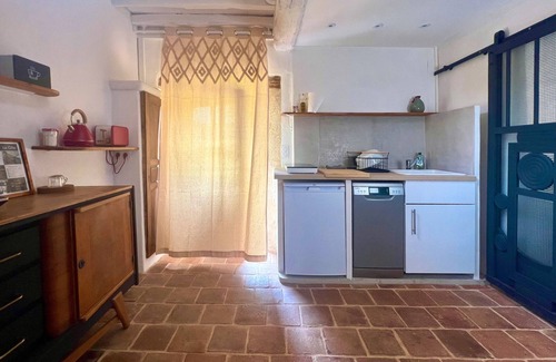 Cumont House | Peaceful Stay at the Gîte du Château Des Fours, in a Historic Setting in Cumont