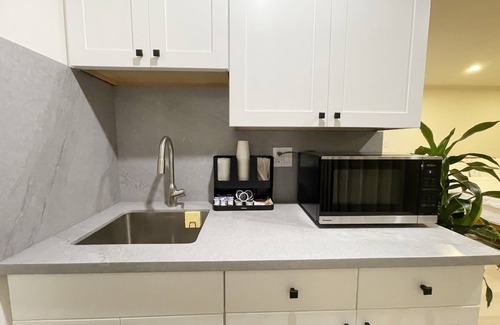 San Bruno House | Peaceful Stay Minutes from SFO – Spacious Room, Free Parking, Safe Neighborhood