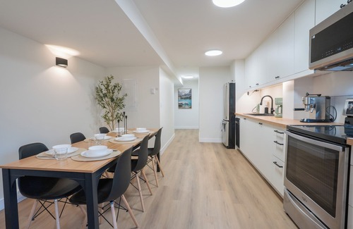 Armstrong House | Peaceful Suite near Vernon/Armstrong