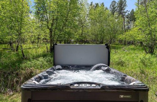 Rapid City House | Peaceful Valley Hideaway