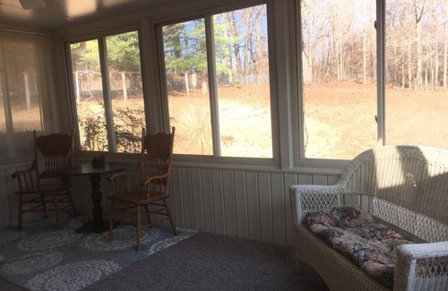 Cookeville House | Peaceful Vintage Library Getaway near Town