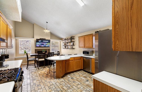 El Paso House | Peaceful West: 4BR Dusk Haven