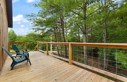 Rogers Cabin | Peaceful Western Style Cabin near Muir Valley!