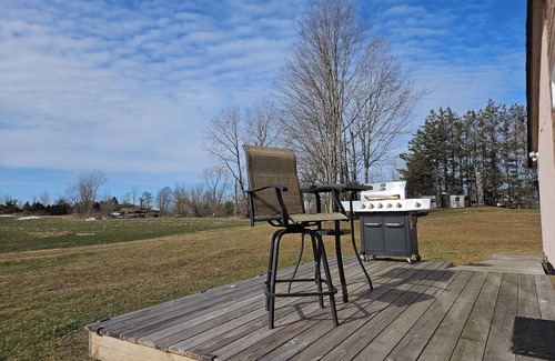 Sennett House | Peacefully Country Setting