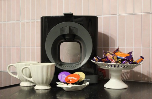 Weymouth Apartment | Peacehaven Retreat - 4 minutes from the beach! Pet friendly!
