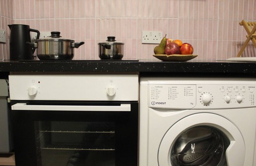 Weymouth Apartment | Peacehaven Retreat - 4 minutes from the beach! Pet friendly!