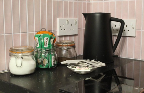 Weymouth Apartment | Peacehaven Retreat - 4 minutes from the beach! Pet friendly!