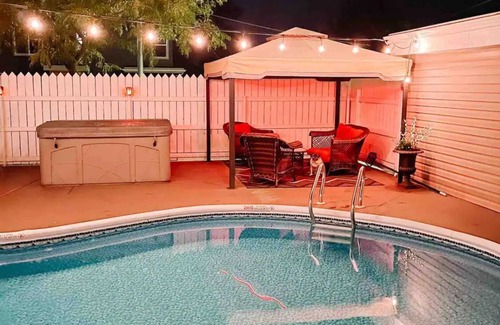 Okanagan-Similkameen House | Peach City Retreat w/Pool and Hot Tub