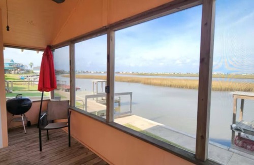 Cedar Lane Cottage | Peach House close to ICW & Sargent beach