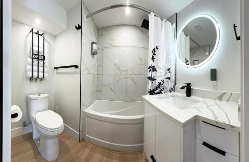 Central Okanagan Apartment | PeachView Deluxe Suites 301