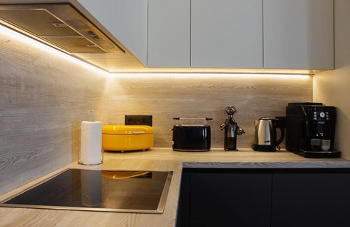 Split Apartment | Peacock Apartment