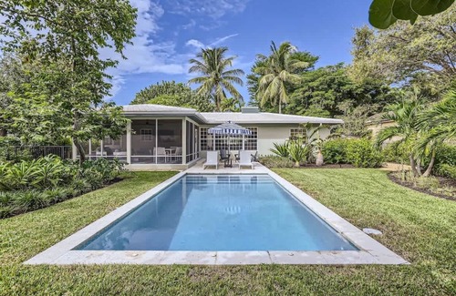 Parrot Cove House | Peacock Oasis - Retro Vibes and Poolside Lounging in Parrot Cove