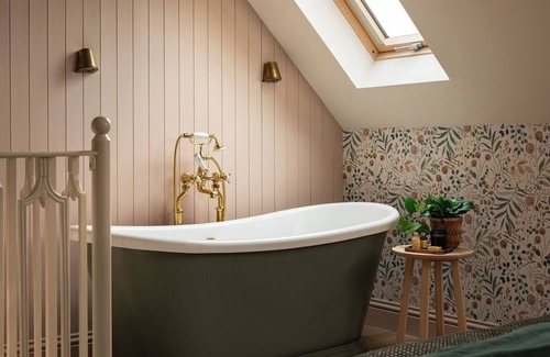 Alton House | Peacock's Roost - Otium Wine Estate