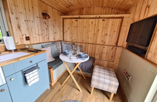 Hope Valley Cabin | Peak District Shepherds Hut with incredible views