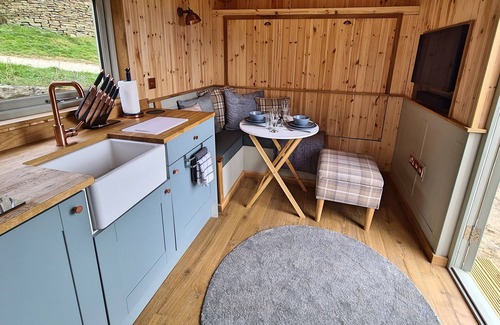 Hope Valley Cabin | Peak District Shepherds Hut with incredible views