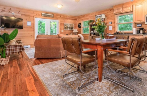 Burks Fork Cabin | Peak Fall Experience -Cabin + Hot Tub Near Parkway