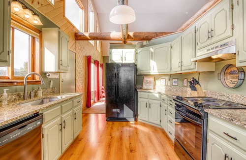 Alpine Village House | Peak View Lodge-Beautiful Mountain View, Large Deck, WiFi, W/D, Great for ATVs