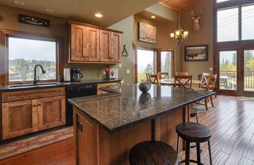 Lead Cabin | Peak2- Hot Tub, WiFi, Foosball, Garage, AC