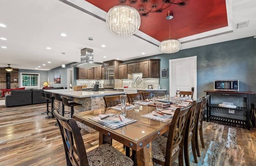 Flagstaff House | Peaks & Pines Vacation Rental | 5-BR House in Quiet Neighborhood, Flagstaff | Spa Game Rm Gourmet Kitchen Views Trails