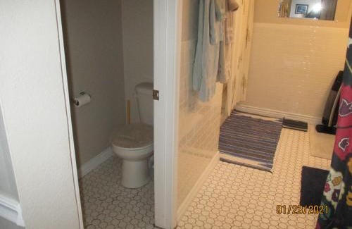 Flagstaff Bed & Breakfast | Peaks Wildernest House Bed and Breakfast - Vaccinations Required