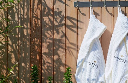 Ashby-de-la-Zouch Apartment | Pear Tree Loft Summar
