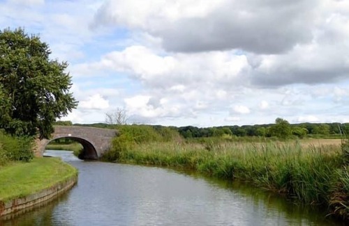 Ashby-de-la-Zouch Apartment | Pear Tree Loft Summar