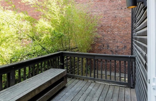 Alphabet Historic District Apartment | Pearl District Luxury 3BR AC Sleeps 6