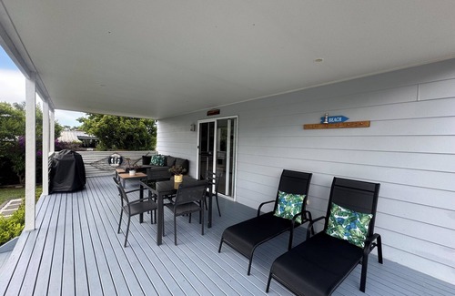 Culburra Beach Cottage | Pearly Shells Beach Cottage- 200m walk to Beach & 500m to shops - pet friendly