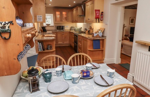 Old Bewick Cottage | PEARY HOUSE, family friendly, character holiday cottage in Powburn