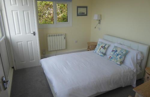 Cowes Cabin | Pebble Lodges