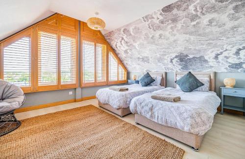 Pevensey Villa | Pebble Paradise Beachfront Family Getaway