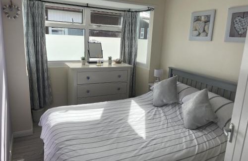 Bridlington Ski Chalet | Pebbles 144 South Shore 2 bed chalet 2 dog friendly, sleeps 4