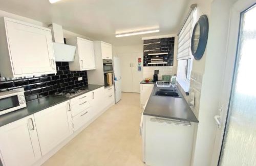 Weymouth House | Pebbles Family friendly Holiday Home Weymouth 2 mins from beach