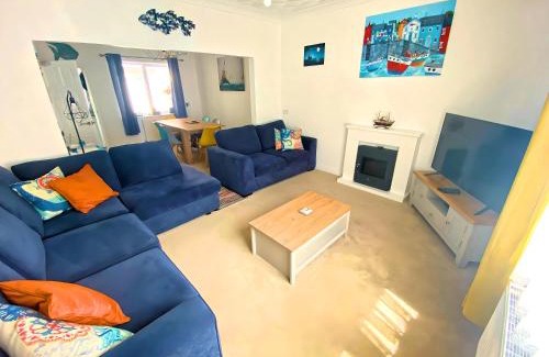 Weymouth House | Pebbles Family friendly Holiday Home Weymouth 2 mins from beach