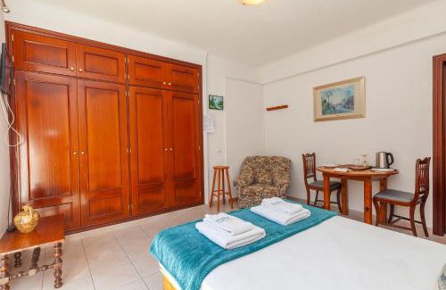 Ameijeira House | Pedra Alcada Stays Bedroom