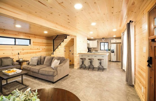Donner Lake Woods Cabin | Peek of Donner Lake | Ski Lease Available!