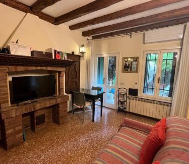 Dorsoduro Apartment | Peggy Suite