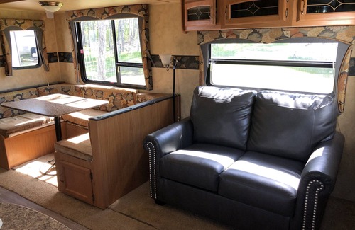 Onanole House | Pelican - Camper at Sunset Bay