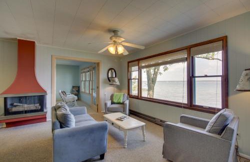 Merrifield House | Pelican Lake Cabin Private Beach and Scenic Sunsets