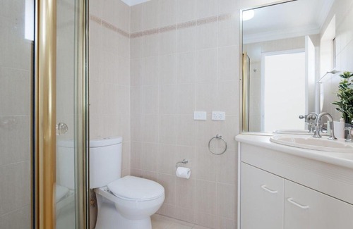 Soldiers Point Apartment | Pelican Sands 3 stunning waterfront unit with magical water views and air conditioning